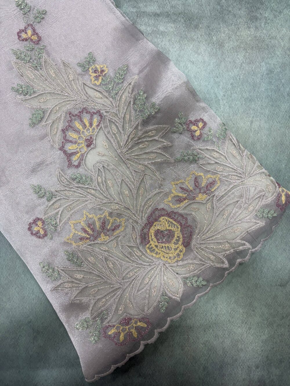 Glass Tissue with Aplicwork